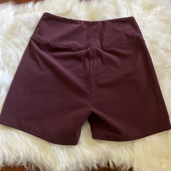 Gym shark dreamy shorts in berry red size medium - Picture 2 of 2